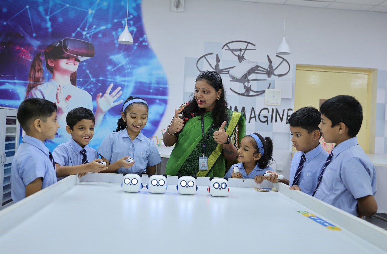 Positive And Negative Impact of Technology on Education
